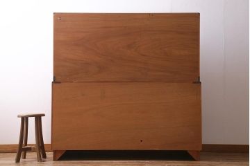 ヴィンテージ家具　イギリスビンテージ　G-PLAN(ジープラン)　スタイリッシュなデザインで機能性も抜群のサイドボード(サイドキャビネット、収納棚)(R-039473)