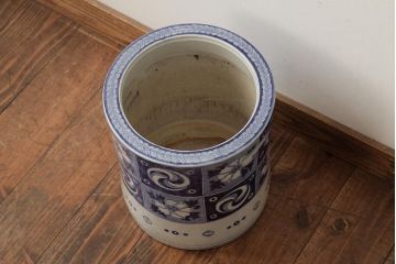 アンティーク雑貨　大正昭和初期　タイルのような図柄がすてきな瀬戸火鉢(鉢カバー)(R-039480)