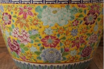 アンティーク雑貨　花々の図が鮮やかな十錦手火鉢(瀬戸火鉢)(R-039484)