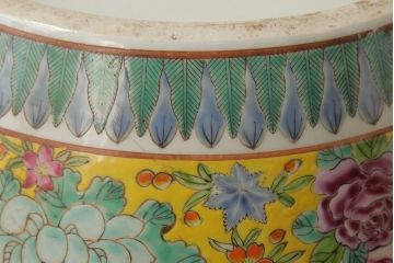 アンティーク雑貨　花々の図が鮮やかな十錦手火鉢(瀬戸火鉢)(R-039484)