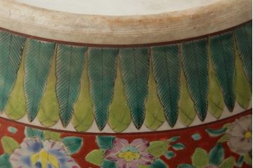 アンティーク雑貨　和製アンティーク　色絵　鮮やかな総花図の十錦手火鉢(瀬戸火鉢、鉢カバー)(R-039485)