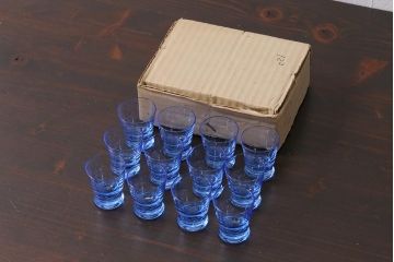 レトロ雑貨　昭和中期　落ち着いた青色の切子グラス12個セット(コップ)(R-039487)