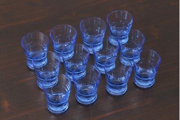 レトロ雑貨　昭和中期　落ち着いた青色の切子グラス12個セット(コップ)(R-039487)