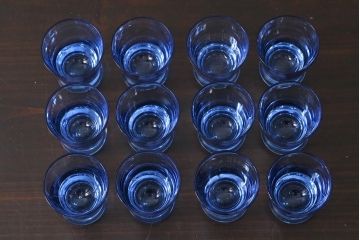 レトロ雑貨　昭和中期　落ち着いた青色の切子グラス12個セット(コップ)(R-039487)