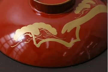 アンティーク雑貨　和製アンティーク　松・鶴図柄　縁起物の蒔絵が美しい木製椀5客セット(漆器、和食器)(R-039489)