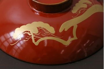 アンティーク雑貨　和製アンティーク　松・鶴図柄　縁起物の蒔絵が美しい木製椀5客セット(漆器、和食器)(R-039490)