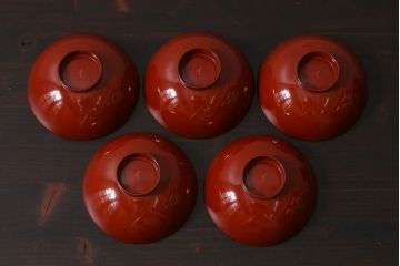アンティーク雑貨　和製アンティーク　松・鶴図柄　縁起物の蒔絵が美しい木製椀5客セット(漆器、和食器)(R-039490)