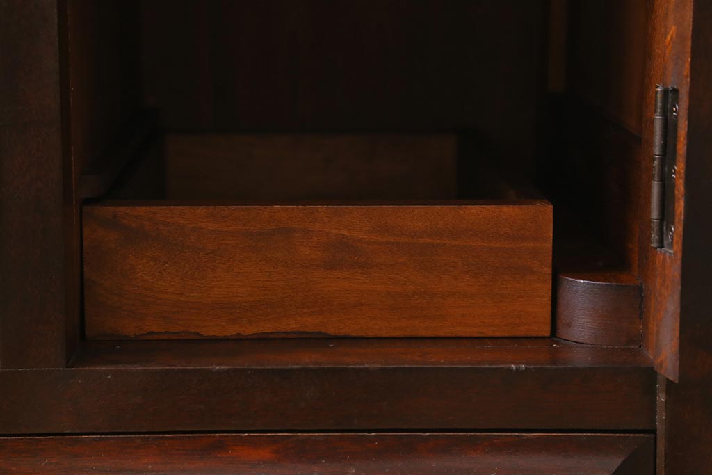 中古　リメイク家具　北海道民芸家具　上質な作りが魅力のサイドキャビネット(リビングボード、引き出し、チェスト、テレビ台)(R-039494)