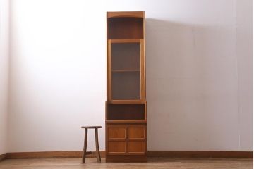 ヴィンテージ家具　イギリスビンテージ　nathan社(ネイサン)　チーク材製　ミッドセンチュリースタイルにおすすめなキャビネット(食器棚、収納棚、カップボード、飾り棚)(R-039499)