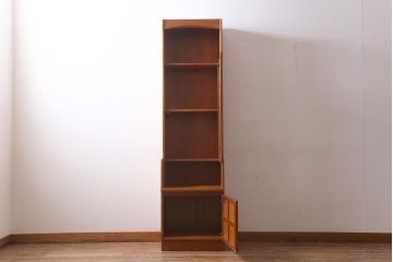 ヴィンテージ家具　イギリスビンテージ　nathan社(ネイサン)　チーク材製　ミッドセンチュリースタイルにおすすめなキャビネット(食器棚、収納棚、カップボード、飾り棚)(R-039499)