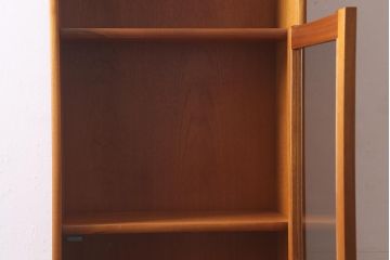 ヴィンテージ家具　イギリスビンテージ　nathan社(ネイサン)　チーク材製　ミッドセンチュリースタイルにおすすめなキャビネット(食器棚、収納棚、カップボード、飾り棚)(R-039499)