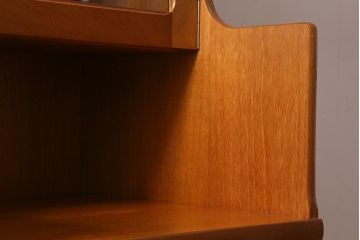 ヴィンテージ家具　イギリスビンテージ　nathan社(ネイサン)　チーク材製　ミッドセンチュリースタイルにおすすめなキャビネット(食器棚、収納棚、カップボード、飾り棚)(R-039499)