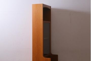 ヴィンテージ家具　イギリスビンテージ　nathan社(ネイサン)　チーク材製　ミッドセンチュリースタイルにおすすめなキャビネット(食器棚、収納棚、カップボード、飾り棚)(R-039499)