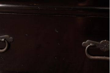 アンティーク家具　和製アンティーク　明治大正期　打ち出し金具　縁起物の金具が目を惹く庄内小箪笥(衣装箪笥、引き出し)(R-039501)