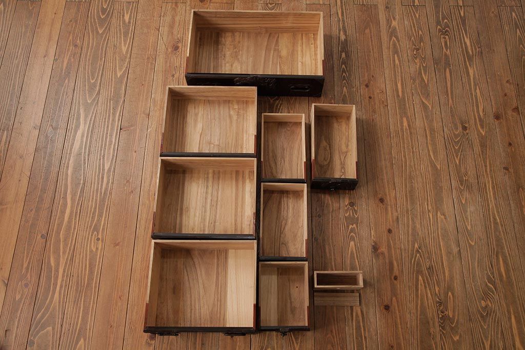 アンティーク家具　和製アンティーク　明治大正期　打ち出し金具　縁起物の金具が目を惹く庄内小箪笥(衣装箪笥、引き出し)(R-039501)