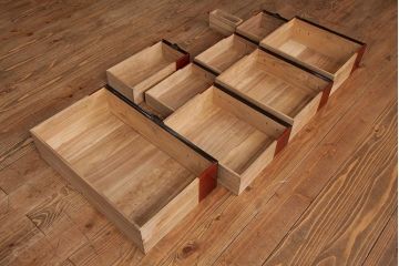 アンティーク家具　和製アンティーク　明治大正期　打ち出し金具　縁起物の金具が目を惹く庄内小箪笥(衣装箪笥、引き出し)(R-039501)