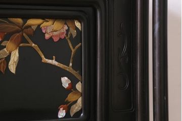 アンティーク家具　和製アンティーク　在銘　静竹斎　唐木　花鳥図柄　螺鈿と蒔絵の装飾が上品な茶棚(飾り棚、収納棚)(R-039508)