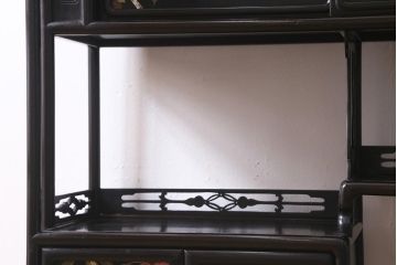 アンティーク家具　和製アンティーク　在銘　静竹斎　唐木　花鳥図柄　螺鈿と蒔絵の装飾が上品な茶棚(飾り棚、収納棚)(R-039508)