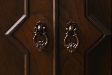 ヴィンテージ家具　神戸家具　永田良介商店　落ち着いた色味が素敵な気品漂う本棚(収納棚、飾り棚、カップボード、ビンテージ)(R-039509)