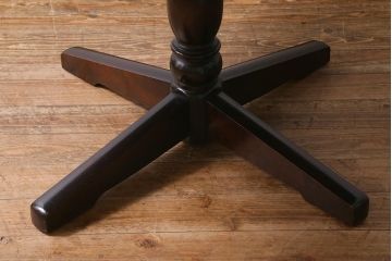 中古　北海道民芸家具　モダンでシックな佇まいの円形テーブル(サイドテーブル、カフェテーブル)(R-039511)