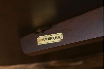 中古　北海道民芸家具　モダンでシックな佇まいの円形テーブル(サイドテーブル、カフェテーブル)(R-039511)