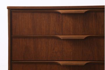 ヴィンテージ家具　イギリス　Austinsuite(オースティンスイート)　温かみのあるチーク材が魅力のチェスト(引き出し、ビンテージ)(R-039512)