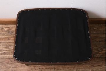 中古美品　飛騨産業　キツツキマーク　穂高　スツール(オットマン)付き　エレガントな雰囲気漂う3人掛けソファ(アームチェア、リビングソファ)(R-039514)