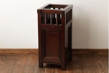 中古　松本民芸家具　和傘立　直線的なデザインが端正な印象の傘立て(カサ立て、スタンド)(R-039521)