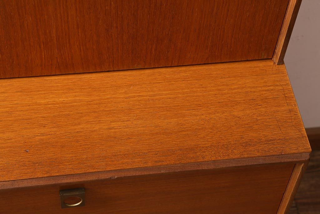 ヴィンテージ家具　G-PLAN(ジープラン)　FORM FIVE　チーク材製　スタイリッシュな佇まいのウォールユニット(キャビネット、収納棚、戸棚、飾り棚、ビンテージ)(R-039524)