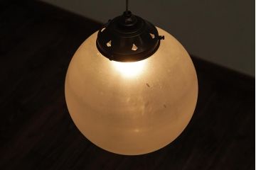 アンティーク照明　和製アンティーク　昭和初期　オパールガラスがぼんやりと光を通すペンダントライト(天井照明、吊り下げ照明)(R-039528)