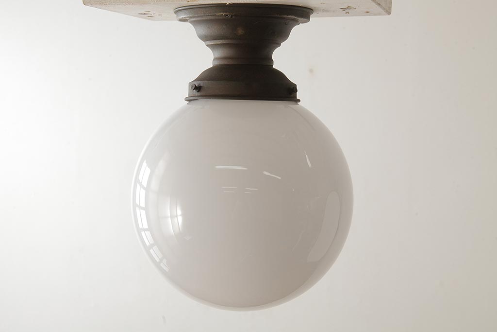 アンティーク照明　和製アンティーク　乳白色ガラス　レトロな雰囲気漂う天井照明(電笠)(R-039531)