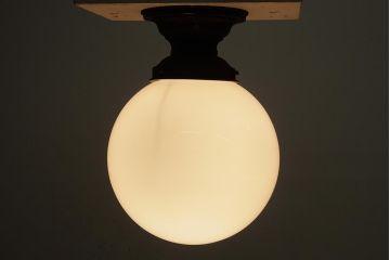 アンティーク照明　和製アンティーク　乳白色ガラス　レトロな雰囲気漂う天井照明(電笠)(R-039531)