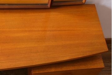 ビンテージ家具　イギリスヴィンテージ　G-PLAN(ジープラン)　チーク材の美しい木味が魅力的なドレッサー(ドレッシングテーブル、化粧台)(R-039532)