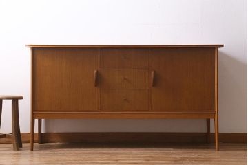 ヴィンテージ家具　北欧ビンテージ　Vanson　温かみのある雰囲気が魅力のサイドボード(サイドキャビネット、収納棚)(R-039533)