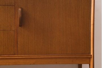 ヴィンテージ家具　北欧ビンテージ　Vanson　温かみのある雰囲気が魅力のサイドボード(サイドキャビネット、収納棚)(R-039533)