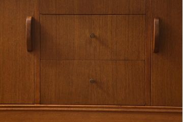 ヴィンテージ家具　北欧ビンテージ　Vanson　温かみのある雰囲気が魅力のサイドボード(サイドキャビネット、収納棚)(R-039533)