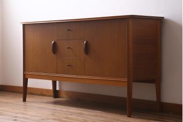 ヴィンテージ家具　北欧ビンテージ　Vanson　温かみのある雰囲気が魅力のサイドボード(サイドキャビネット、収納棚)(R-039533)