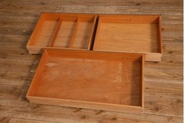 ヴィンテージ家具　イギリスビンテージ　Nathan(ネイサン)社　チーク材　スクエアのデザインがお洒落なサイドボード(収納棚)(R-039534)