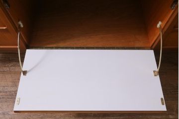 ヴィンテージ家具　イギリスビンテージ　Nathan(ネイサン)社　チーク材　スクエアのデザインがお洒落なサイドボード(収納棚)(R-039534)