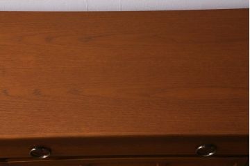 ヴィンテージ家具　イギリスビンテージ　Nathan(ネイサン)社　チーク材　スクエアのデザインがお洒落なサイドボード(収納棚)(R-039534)