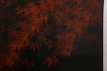 中古　漆塗り　象谷塗・蒟醤(キンマ)塗　鶴身広堂作　夕焼紅葉図　朱と黒のコントラストが印象的なつい立て(衝立、パーテーション)(R-039535)