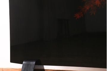 中古　漆塗り　象谷塗・蒟醤(キンマ)塗　鶴身広堂作　夕焼紅葉図　朱と黒のコントラストが印象的なつい立て(衝立、パーテーション)(R-039535)