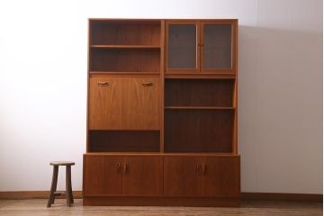 ヴィンテージ家具　イギリスビンテージ　G-PLAN(ジープラン)　Fresco(フレスコ)シリーズ　チーク材　北欧スタイル家具らしいシンプルなウォールユニット(サイドボード、キャビネット)(R-039536)