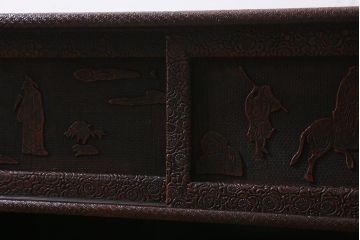 アンティーク家具　銅金具　堆朱　彫漆　凝った浮き彫りが目を引く古美術品の飾り棚(飾棚)(R-039541)