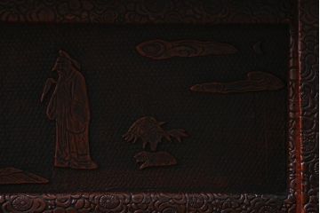 アンティーク家具　銅金具　堆朱　彫漆　凝った浮き彫りが目を引く古美術品の飾り棚(飾棚)(R-039541)