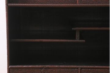 アンティーク家具　銅金具　堆朱　彫漆　凝った浮き彫りが目を引く古美術品の飾り棚(飾棚)(R-039541)