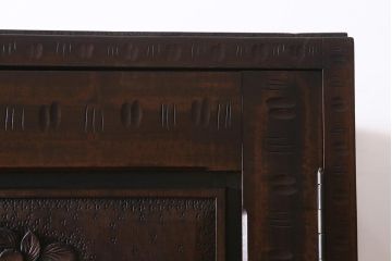 ビンテージ家具 中古　伝統工芸　軽井沢彫り　桜モチーフの意匠が魅力的なワードローブ(洋服タンス、チェスト)(R-039543)
