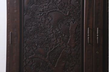 ビンテージ家具 中古　伝統工芸　軽井沢彫り　桜モチーフの意匠が魅力的なワードローブ(洋服タンス、チェスト)(R-039543)