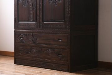 ビンテージ家具 中古　伝統工芸　軽井沢彫り　桜モチーフの意匠が魅力的なワードローブ(洋服タンス、チェスト)(R-039543)