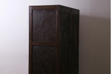 ビンテージ家具 中古　伝統工芸　軽井沢彫り　桜モチーフの意匠が魅力的なワードローブ(洋服タンス、チェスト)(R-039543)